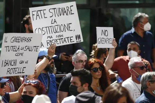 Anguillara, sito del Comune sponsorizza il referendum dei No Green pass