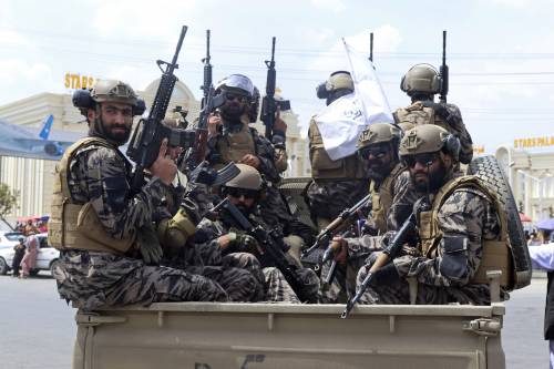 L'attacco finale dei talebani alla resistenza nel Panshir. Gli Usa: «Accordi contro l'Isis»