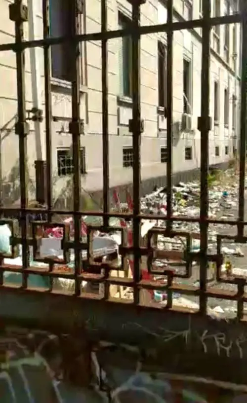Topi nel palazzo comunale occupato dai clandestini