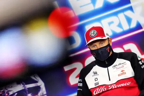 Raikkonen dice basta. L'ultimo campione rosso idolo di circus e tifosi