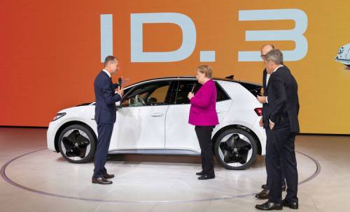 Tutto elettrico: corsa folle e la Merkel ringrazia