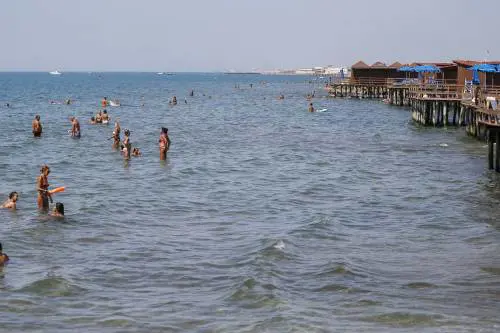Arrivano i droni col termoscanner per scovare i malati in spiaggia