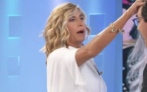 Myrta Merlino torna in tv, imbarazzo in studio: "Ci possiamo baciare? Te devi spettina"
