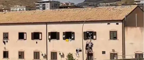 Migranti in fuga dalla quarantena: "Liberi di contagiarci"