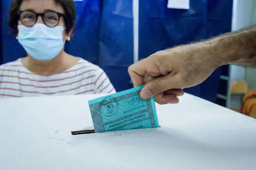 Ressa di aspiranti sindaci: tredici a Milano, 22 a Roma