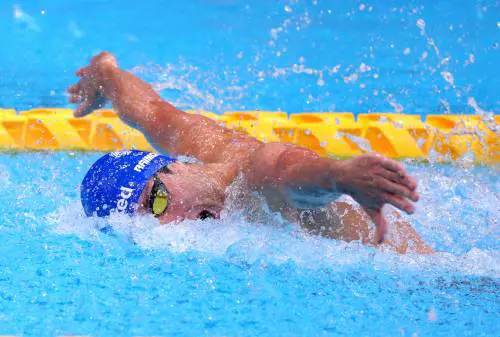 Il nuoto vola con il "settebello" di Raimondi. "Le medaglie non nascondono i problemi"