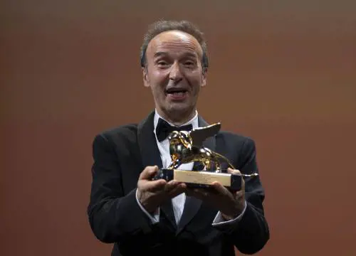 "Scopiazzi sempre. Pinocchio": Benigni ancora nel mirino