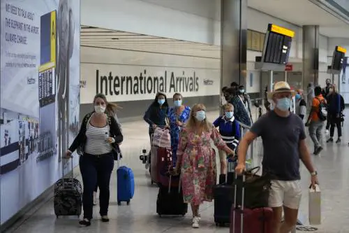 Inferno a Heathrow: code di ore e svenimenti