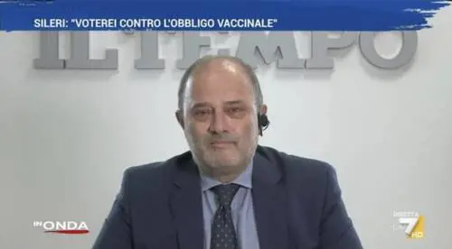"Mia madre è morta di Covid. Lo brucerei": furia di Franco Bechis contro il medico no vax