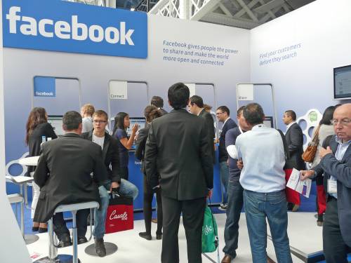Facebook sotto accusa: l'algoritmo umilia le persone di colore