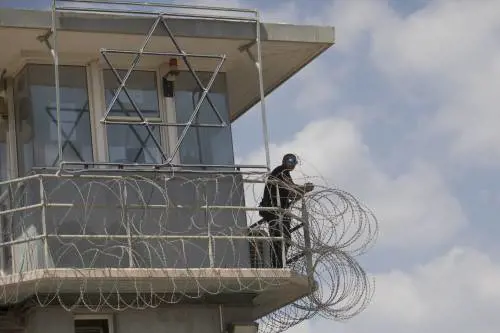 Sei jihadisti in fuga dal maxicarcere