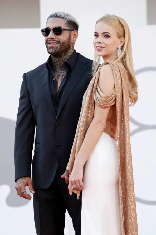 "Ma gli inviti chi li fa? È la sagra della porchetta". Bufera sul red carpet