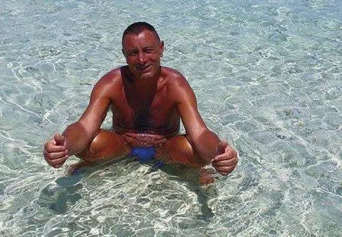 Il biglietto, il sorriso, poi la chiamata: spuntano video e audio contro il tabaccaio
