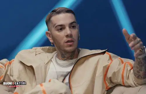 "Se sei di destra ti danno contro". Emis Killa rompe il tabù sui rapper