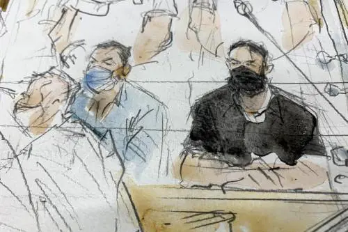 Parigi processa il terrore. "Soldato dell'Isis", "Porco". Sul Bataclan è subito caos