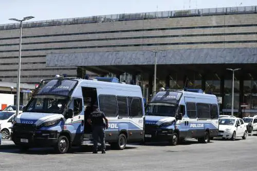 Associazione a delinquere. Militanti No Vax nei guai. Viminale: rischi estremisti