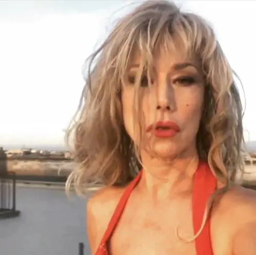"Da dietro entra tua sorella": ira di Nancy Brilli a Venezia