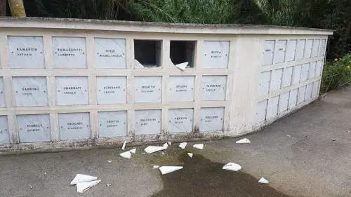 Nettuno, profanato il cimitero dei caduti della Rsi