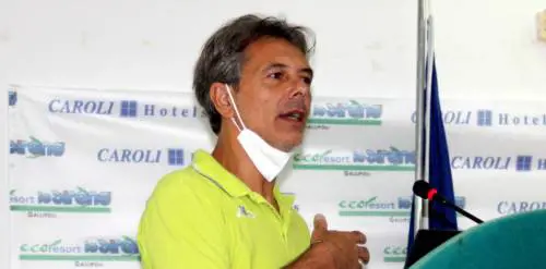 In corsia contro il Covid, ma è no vax. È bufera sul medico 