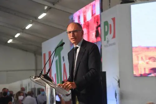 Letta rilancia la patrimoniale. E il centrodestra alza il muro