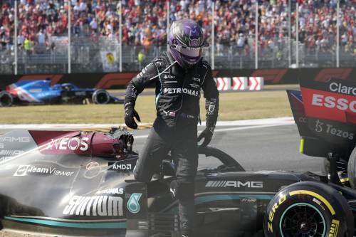 F1, miracolo nel parco: Hamilton rischia la pelle nella sfida fra scorretti