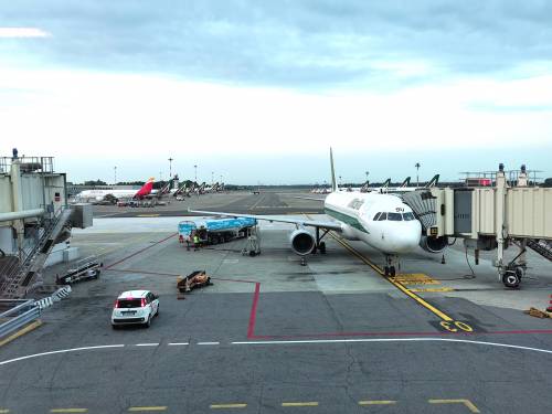 Fumo in cabina, paura sul velivolo: atterraggio d'emergenza a Linate