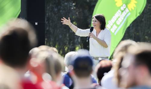 Scivoloni e gaffe: così la leader "green" ha perso terreno