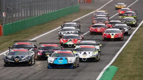 Ferrari Challenge: le gare e… a lezione da Fisichella