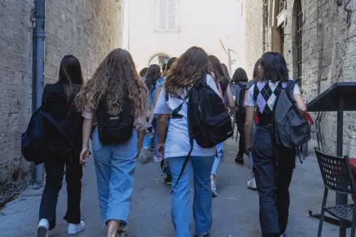 Così l'asterisco politically correct entra a scuola. E la distruggerà