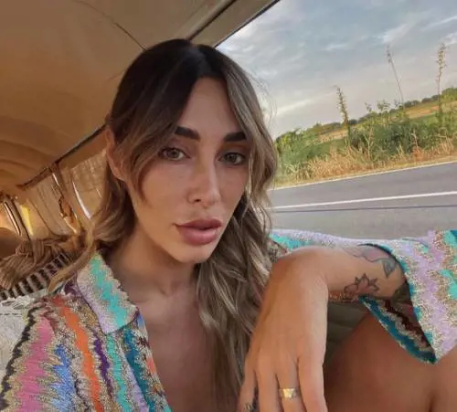 Sonia Lorenzini finisce in ospedale. La foto che preoccupa i fan