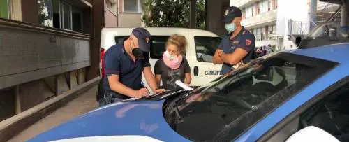 La bidella senza green pass: "Non esco da scuola". E arriva la polizia