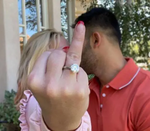 "Mi sposo", poi l'addio ai social. Cosa sta succedendo a Britney Spears