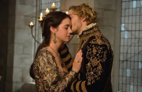 Tra storia e mito. In tv c’è "Reign", la serie sulla giovinezza di Mary Stuart