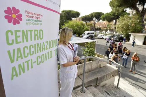 La previsione sul covid: “Ecco cosa accadrà a gennaio”