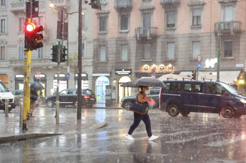 Il ritorno del maltempo: nubifragi e tanta neve sulle Alpi, le aree più a rischio