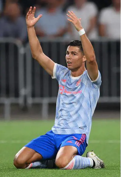 Il veleno di Rio Ferdinand su CR7: "Deve smetterla e stare seduto"
