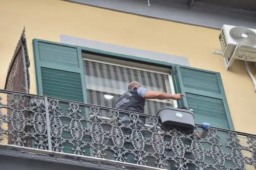 Lanciò Samuele dal balcone. 18 anni di carcere al domestico