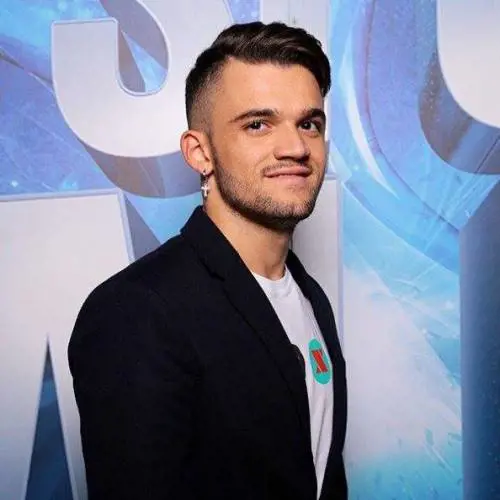 "Una canzone per le 2 famiglie della mia vita"