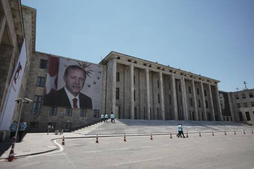 Gli uomini "ombra" di Erdogan: così colpiscono in Europa