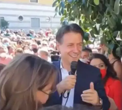 "Vorrei essere...". La frase che imbarazza Conte