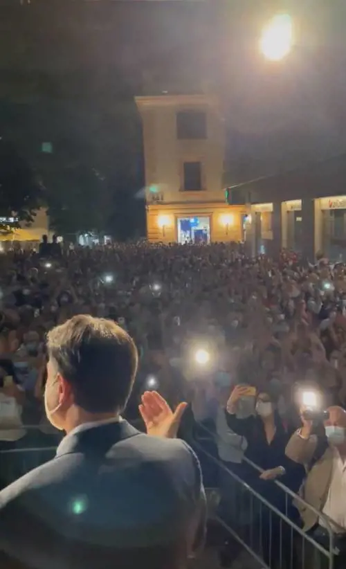 "Fate c...": la rivolta dei cantanti contro Conte