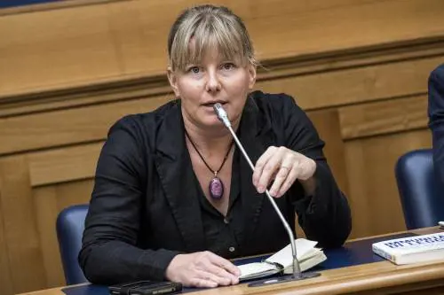 Vince la Cunial: niente obbligo in Aula