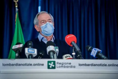 Corsa alle terze dosi: La Lombardia userà supermercati e metrò
