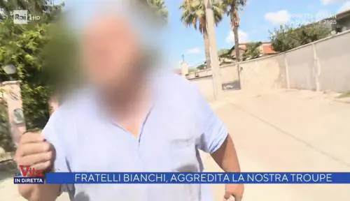 Il padre dei fratelli Bianchi manda in ospedale un cameraman