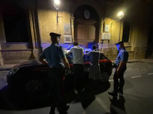 Due tunisini fuggono dal centro d'accoglienza e molestano due ragazzini