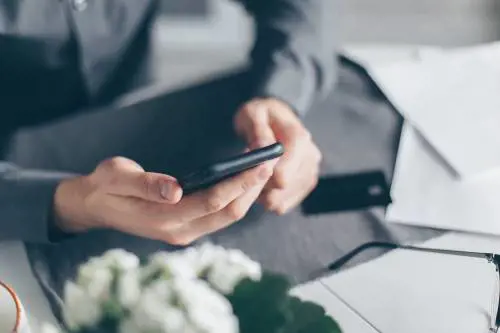 Colpito da un tumore per colpa del cellulare usato a lavoro: verrà risarcito