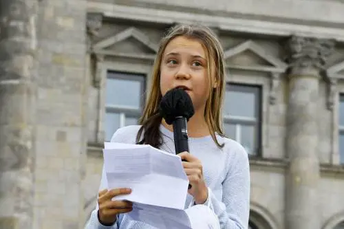 Giovani e Greta ancora contro i bla, bla, bla: "Noi i  leader"