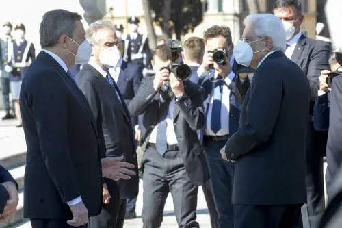 Proposta di Draghi a Mattarella: "Se resti tu,  resto anche io..."