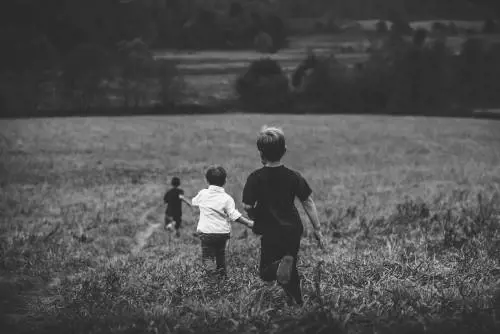 Un nuovo caso su quattro è in età pediatrica. Le cause? La Delta e la mancata vaccinazione