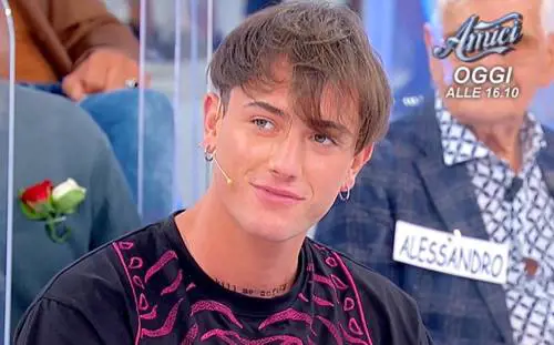 Caos a Uomini e Donne. Maria De Filippi caccia dallo studio il nuovo tronista